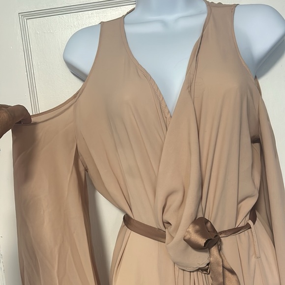 Elegant Beige Wrap kimono/ robe - Picture 2 of 5